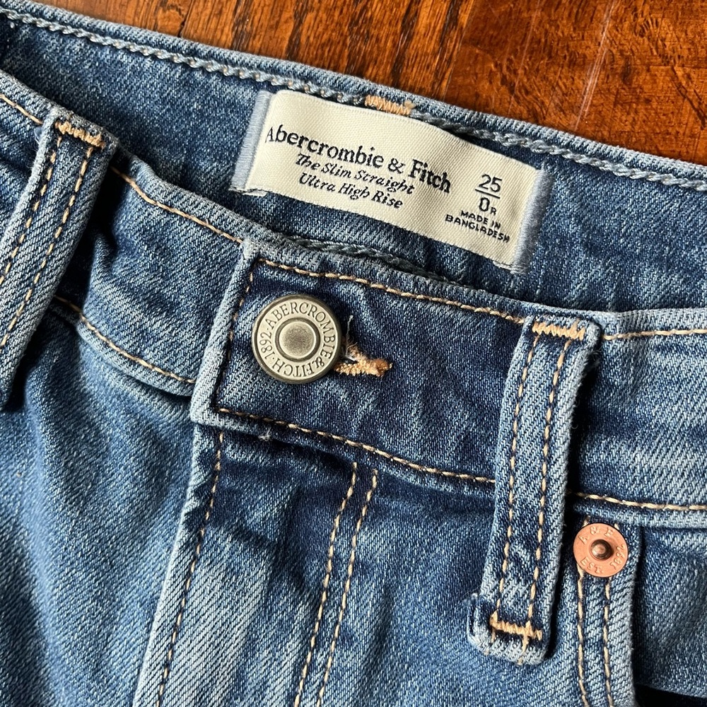 Abercrombie the Slim Straight Ultra High Rise